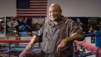 George Foreman, ex campeón de boxeo de peso pesado, que ahora es ministro, posa para un retrato en el Centro Juvenil y Comunitario George Foreman el miércoles 22 de julio de 2015, en Houston. ( Brett Coomer / Houston Chronicle ) (Foto de Brett Coomer/Houston Chronicle vía Getty Images)