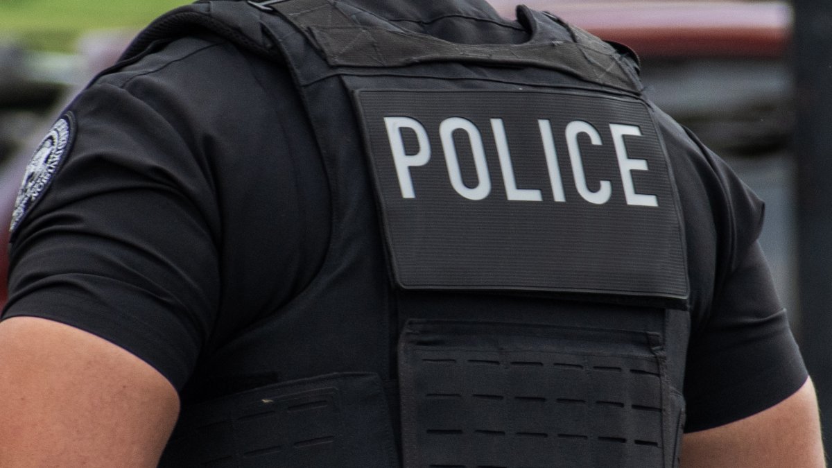 Niñas de 9 y 11 años dicen haber sido encerradas en una jaula por su madrastra en Lincoln Heights