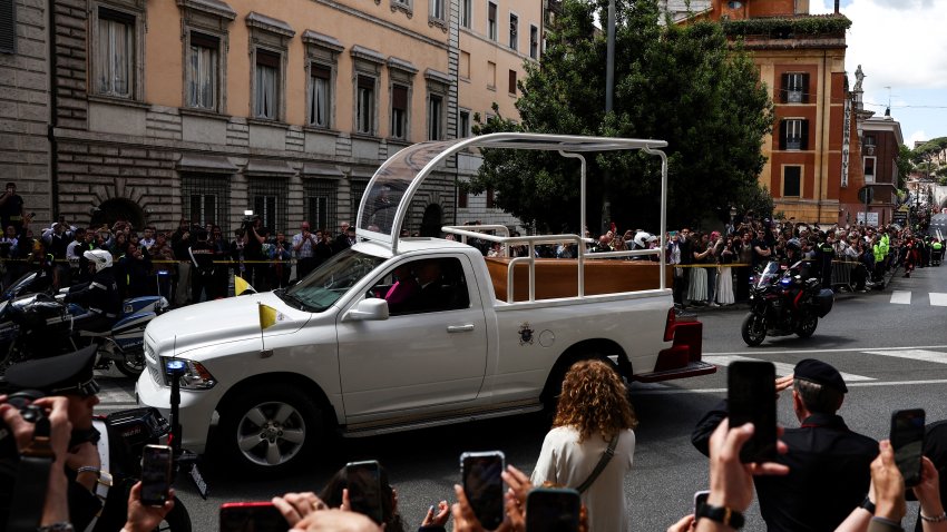Fueron a la canonización del santo millennial pero la muerte del Papa cambió sus planes