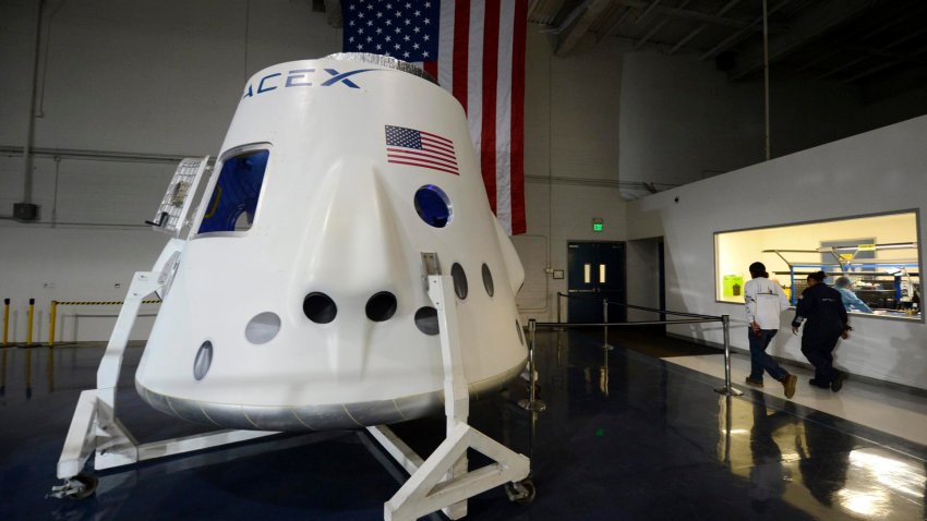 Una cápsula Dragon ya está rumbo a California con muestras científicas de la EEI
