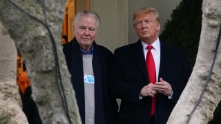 Jon Voight y Donald Trump en una foto de archivo.