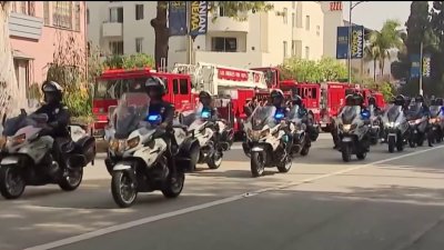 Agente del LAPD muere mientras ayudaba a un chofer en la autopista 405
