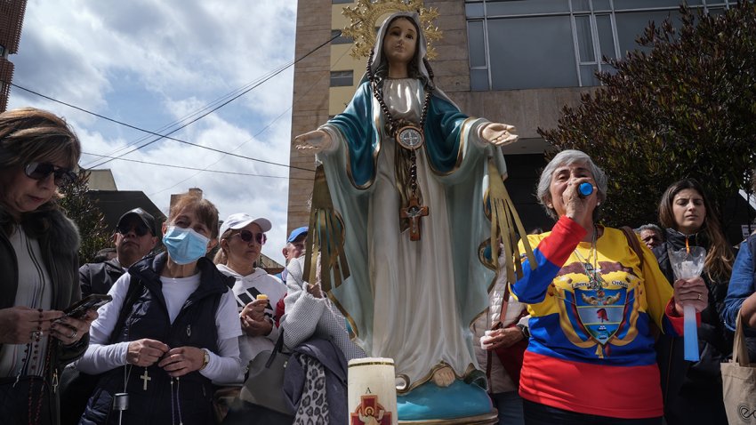 BOGOTA, COLOMBIA – JUNE 8: People gather outside at the Fundacion Santa Fe Clinic, awaiting updates on the recovery of Senator and presidential candidate Miguel Uribe Turbay in Bogota, Colombia on June 8, 2025. He remains in critical condition after being shot during a campaign event in Bogota. A 15-year-old suspect was arrested, and two others were injured. Uribe, of the Democratic Center party, underwent emergency brain surgery and is currently in intensive care. (Photo by Juancho Torres/Anadolu via Getty Images)