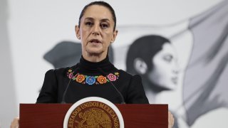 Agregó que envió una nota diplomática a Estados Unidos para que las autoridades migratorias permitan que los detenidos lleven sus teléfonos celulares y puedan comunicarse con sus familiares "porque en algunos casos no se los permitían".