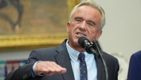 Secretario de Salud de EEUU anuncia controvertidos nombramientos para el comité de vacunas