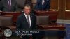 Senador Alex Padilla relata el empujón que le dieron agentes federales