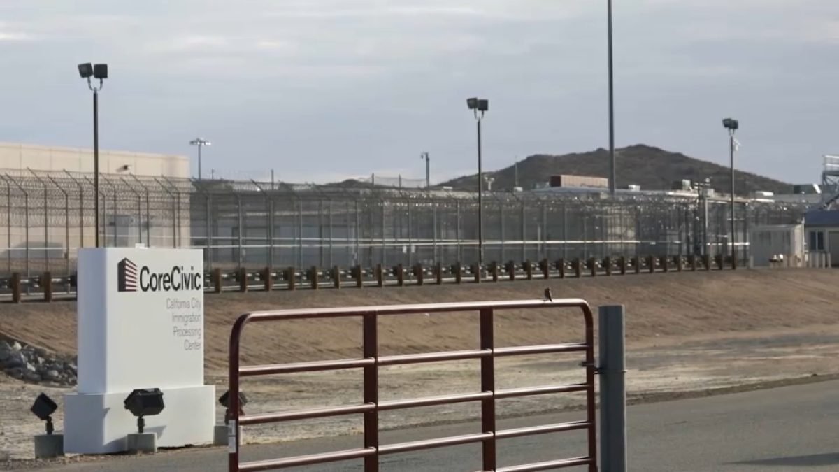 ¿Qué halló? Juez envía a un médico a evaluar centro de detención del ICE en California