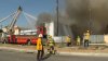 Bomberos luchan para combatir incendio en edificio de Inglewood