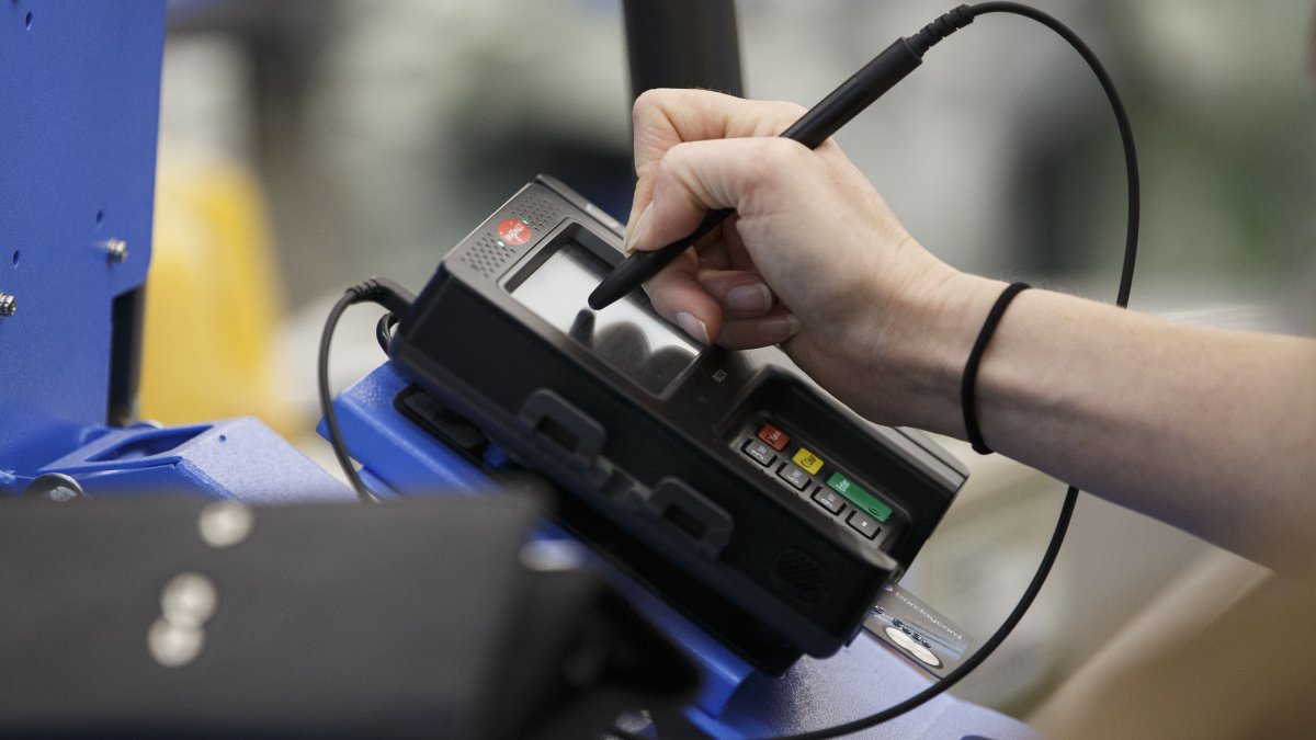 Consejos para proteger sus tarjetas de crédito y evitar  robos cibernéticos durante las compras de fin de año