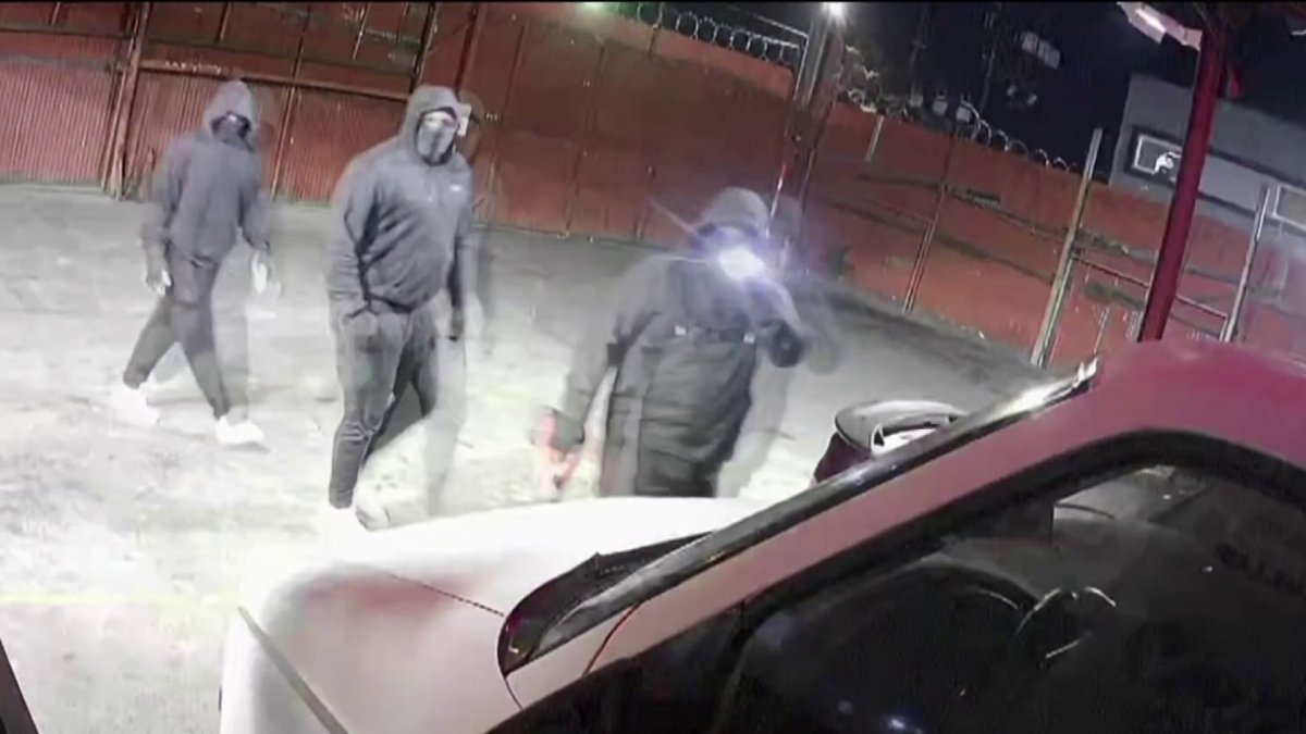 Dueños de negocios de reciclaje denuncian robos en el valle de San Fernando – Telemundo 52