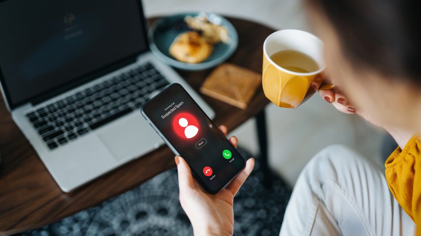 ¿Recibes llamadas o textos no solicitados? Tu Dinero explica cómo protegerte de estafas