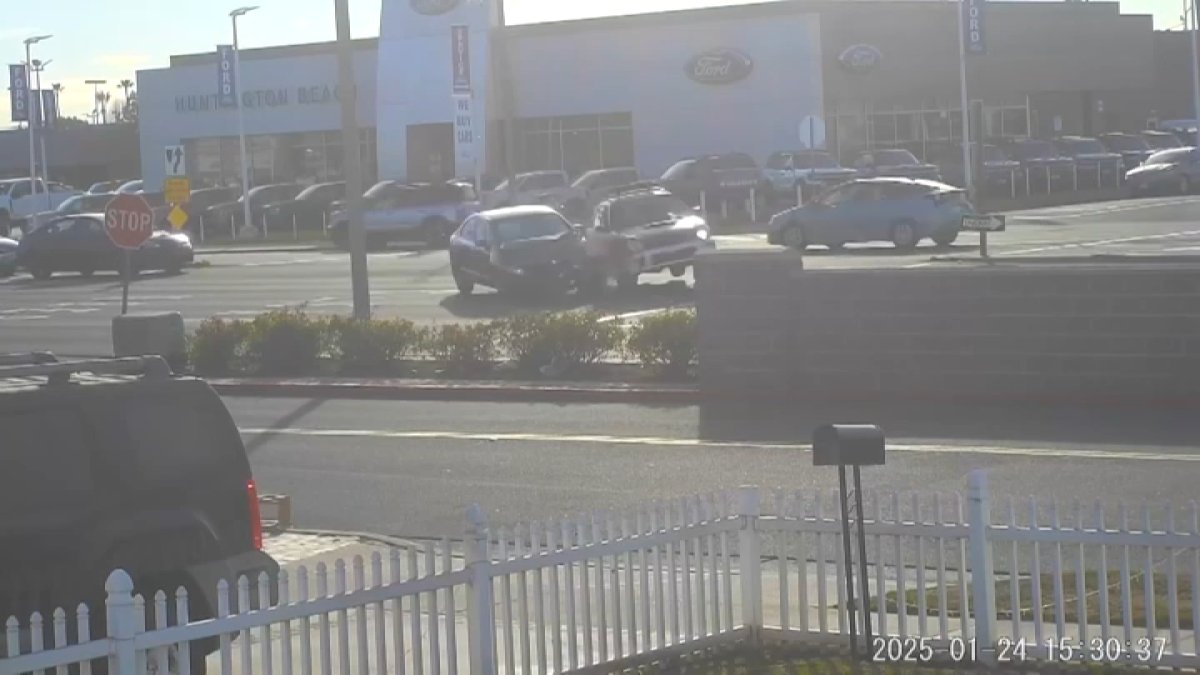 Residentes de Huntington Beach preocupados por alto índice de accidentes en concurrida intersección