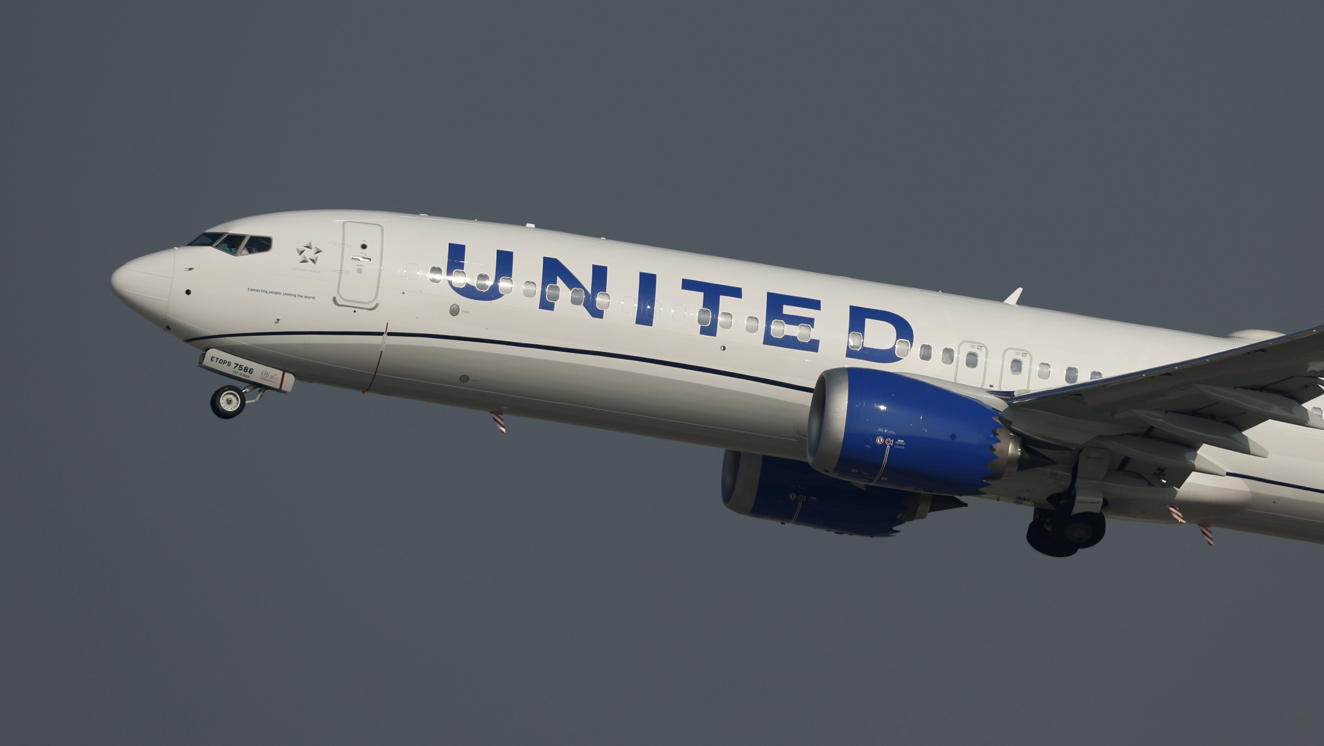 Varios lesionados por turbulencia en vuelo de Hawaii a LAX – Telemundo 52