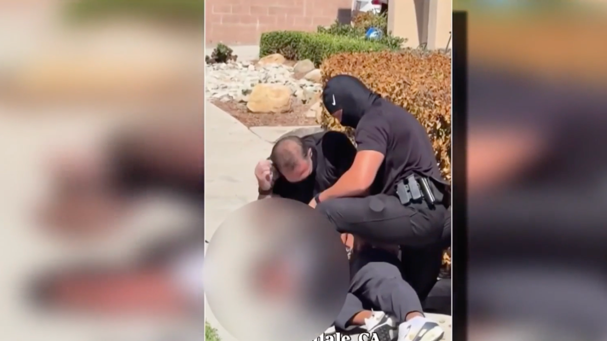 Captan en video otra detención de presuntos agentes federales en Glendale