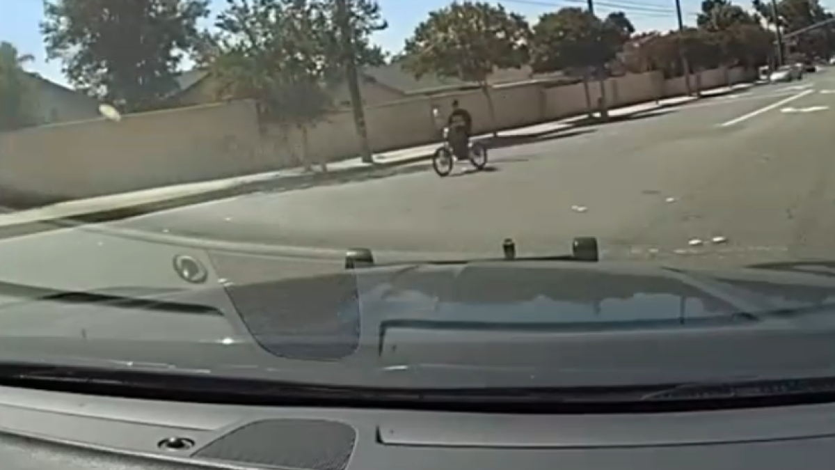 Video policial capta persecución de alta velocidad en bicicleta eléctrica en Upland