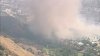 Bomberos combaten incendio de vegetación cerca del restaurante Castaway en Burbank