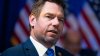 FBI incauta dispositivos del exrepresentante Eric Swalwell y registra su vivienda
