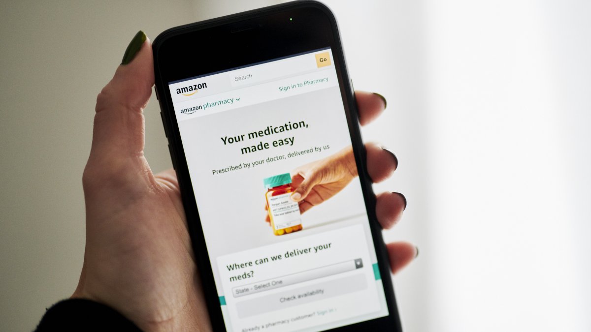 Servicio de farmacia en línea facilita pedidos en español
