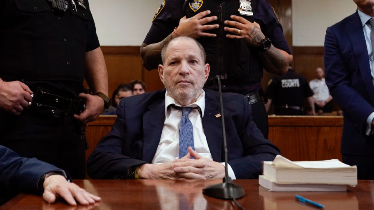Sentencian a 15 años de cárcel a Harvey Weinstein por agresión sexual en Nueva York