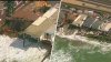 Fuerte oleaje causa daños en viviendas frente al mar en Dana Point