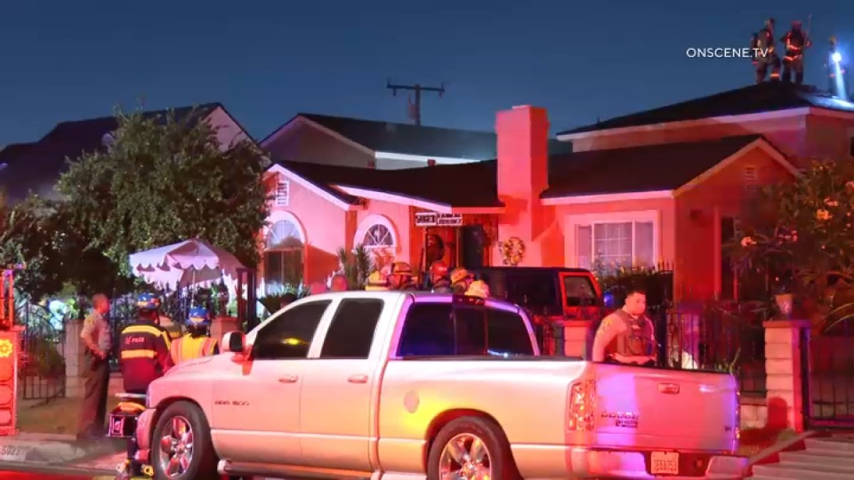 Hallan familia de 3, incluido un niño, muerta a tiros tras incendio de vivienda en Maywood