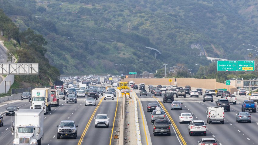 Los Angeles, CA – January 22: Motorist make their way on the 405 freeway through the Sepulveda Pass near Sunset Blvd. as Metro plans a multibillion-dollar Sepulveda Transit Corridor project that would connect the Westside to the San Fernando Valley in less than 30 minutes on Thursday, Jan. 22, 2026 in Los Angeles, CA. The Los Angeles Homeless Services Authority is expected to release the results in late spring or early summer. (Jason Armond / Los Angeles Times via Getty Images)