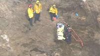 Un adolescente de 15 años que quedó atrapado bajo una roca en Emerald Bay en Laguna Beach fue rescatado el miércoles en la tarde.