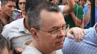 Andrew Brunson lleva arrestado casi dos años y el caso ha desatado una crisis diplomática con Estados Unidos. Te contamos su desgarradora historia.