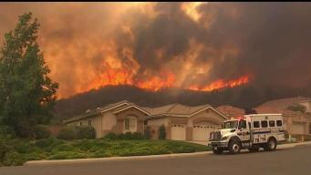 Los bomberos avanzan en incendio Tenaja