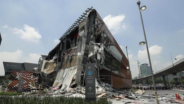 México: se desploma centro comercial sin dejar heridos