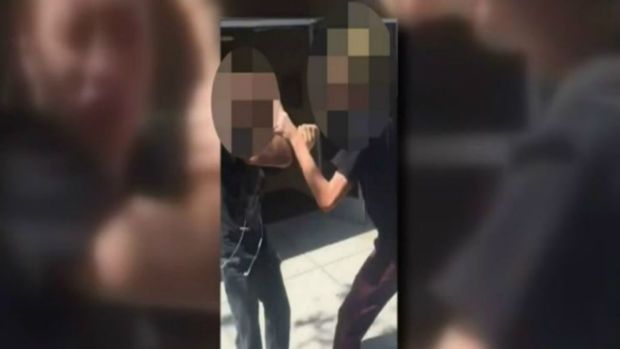 VIDEO: Indignación por agresión a estudiante ciego