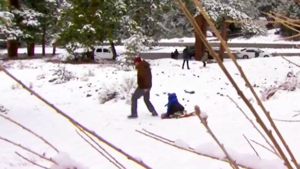 Video: Nieve en montañas del sur de California