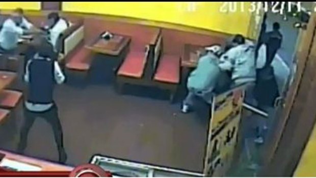 Video: Impacto: balacera en pleno restaurante