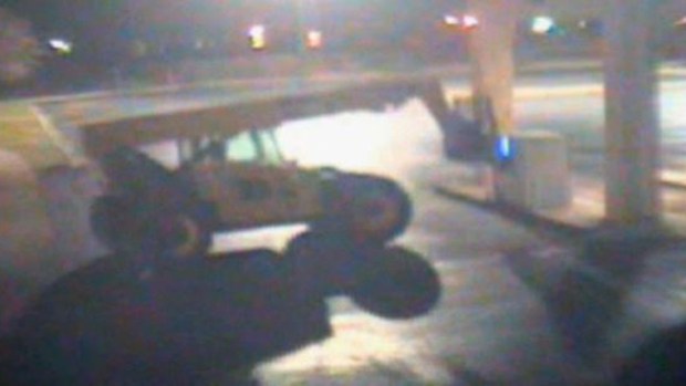 Video: Roban cajero automático con una grúa