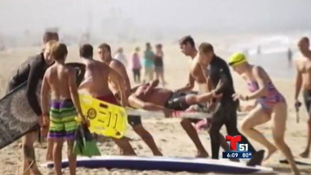 Video: Surfista salva a hispano de un tiburón
