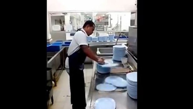 Video: El lavaplatos más rápido del mundo