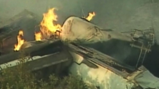 Video: Investigan tren descarrilado