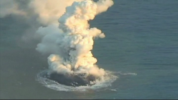 Video: Erupción volcánica crea una nueva isla
