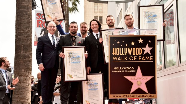 NSYNC obtiene su estrella en el Paseo de la Fama de Hollywood
