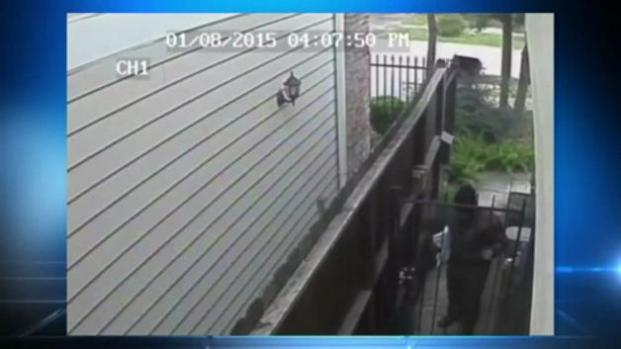 Cámara capta empleado de UPS orinando en casa de cliente