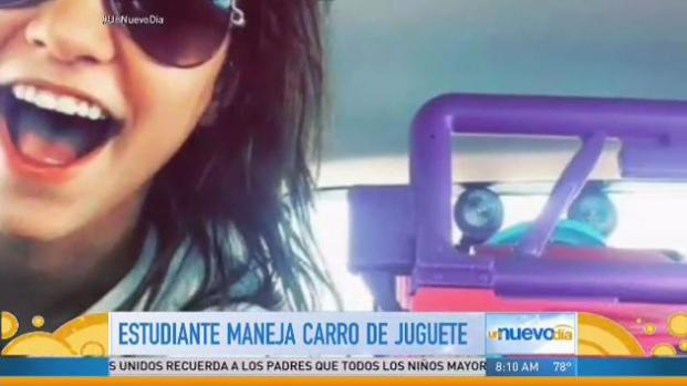 Viaja en Jeep de juguete porque le suspendieron licencia