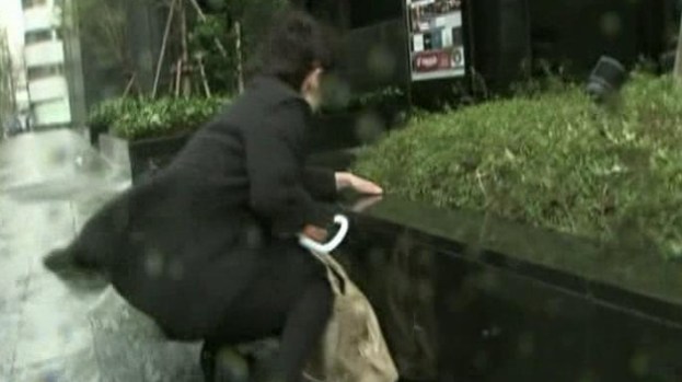 Video: Vientos feroces azotan Japón