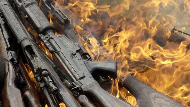 Tras las rejas por explosivos y abuso
