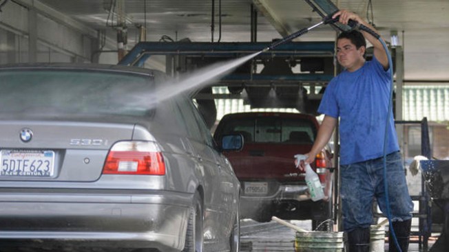 "Carwasheros" buscan justicia