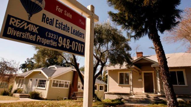 Dan ayuda para comprar casa
