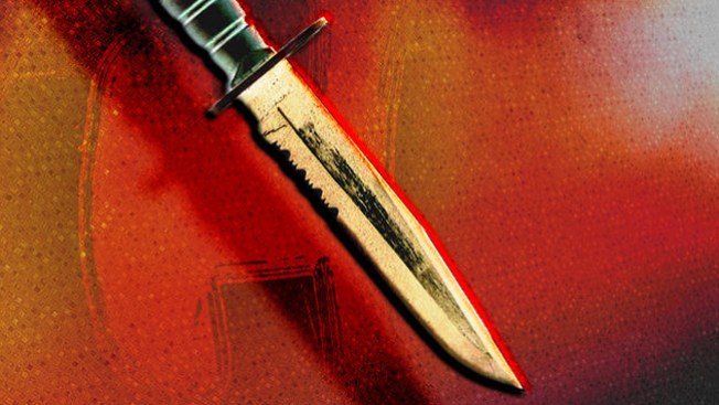 Cuchillo en mano contra un bebe