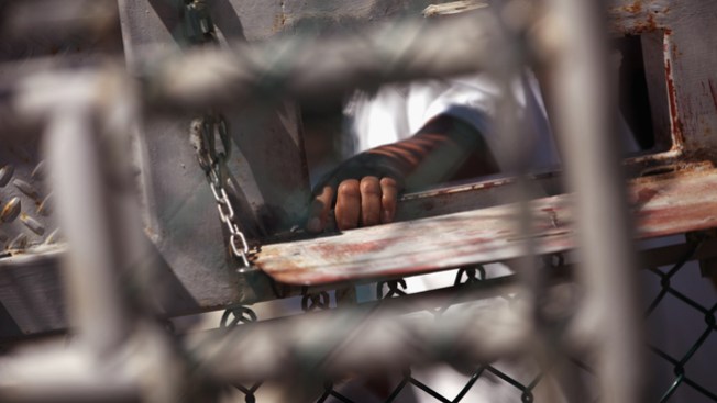 Arrestan a hombre por hacer citas sexuales con menores