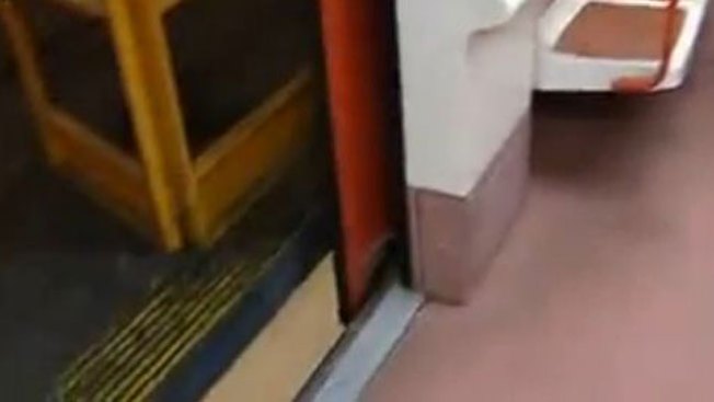 Arrestan a hombre por hacer citas sexuales con menores