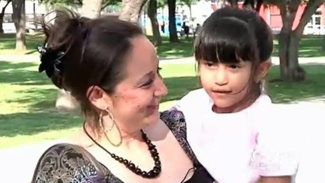 Maestra recibe reconocimiento