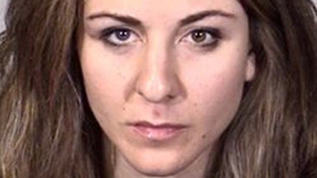 ¡Arrestan a otra maestra!